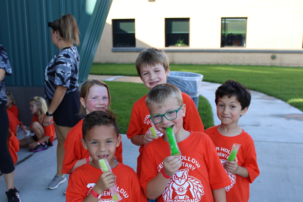 First grade students enjoy a cold popsicle after their race.