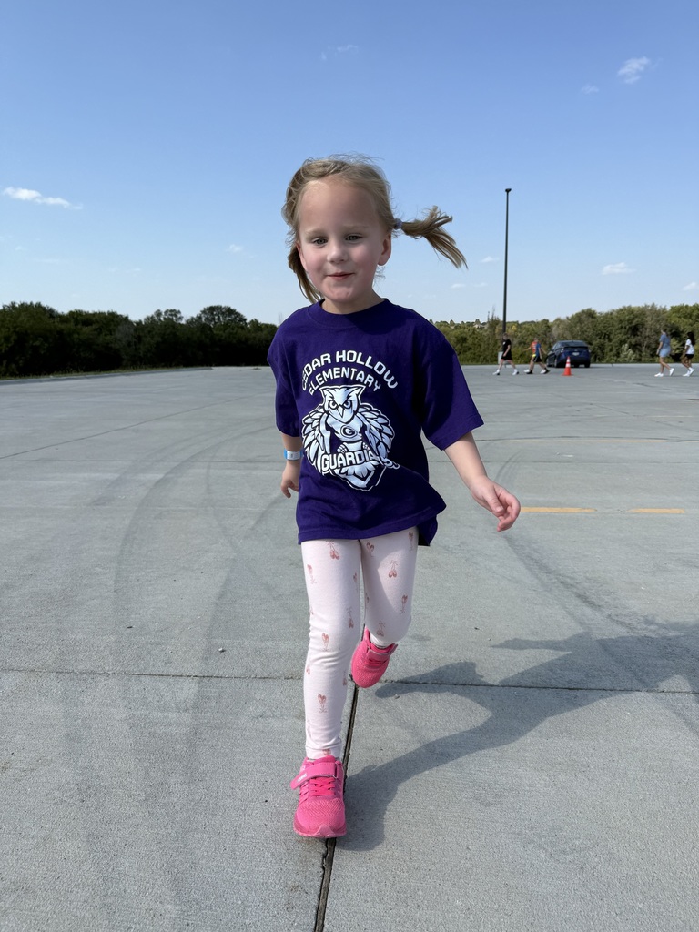 A students smiles as she continues her race!
