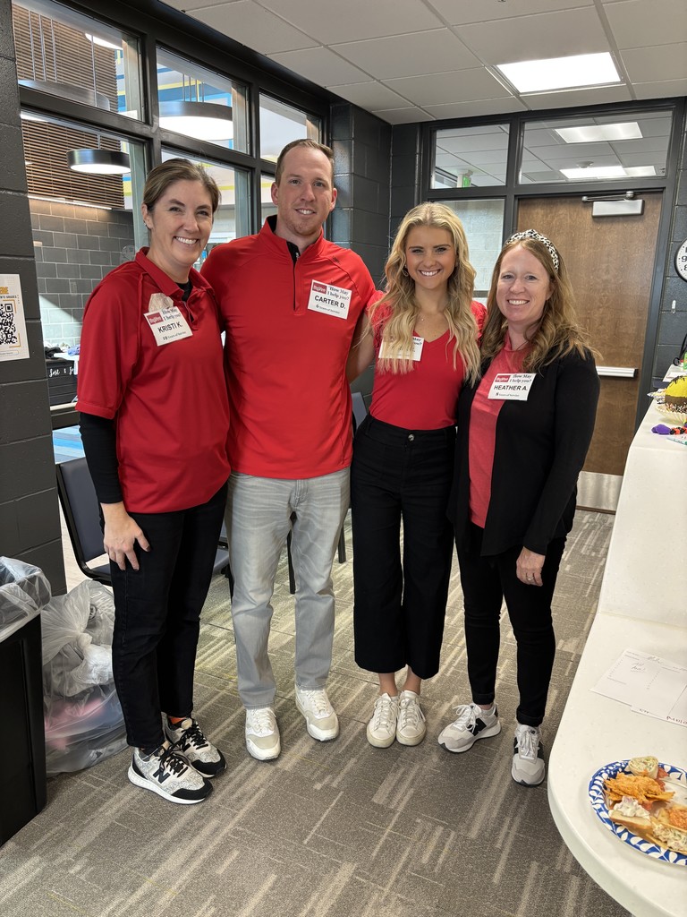 Photo of four teachers dressed up as Hy-Vee workers.