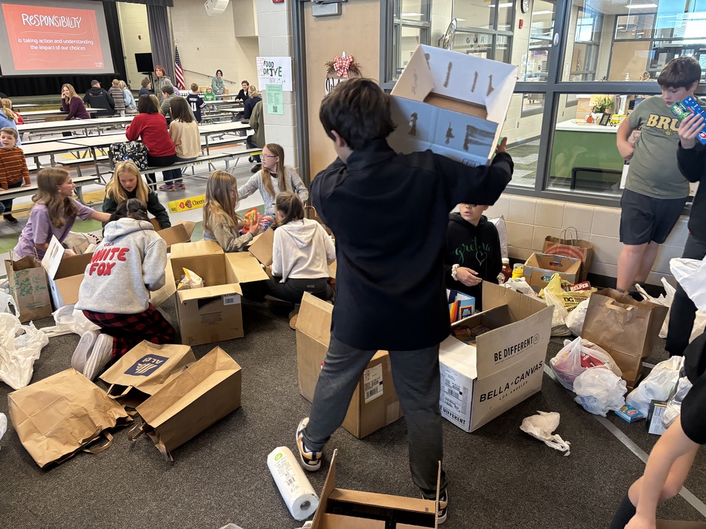 students bagging up food drive items
