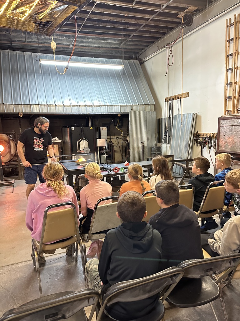 5th graders learning about hot shops on their field trip