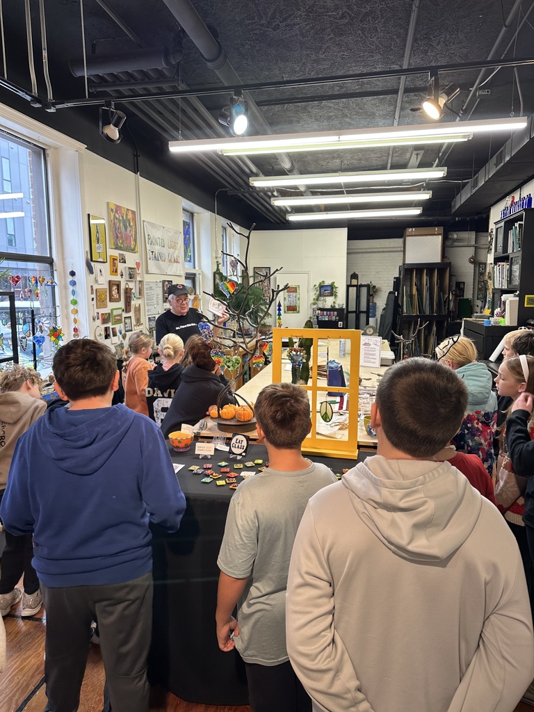 5th graders learning about hot shops on their field trip