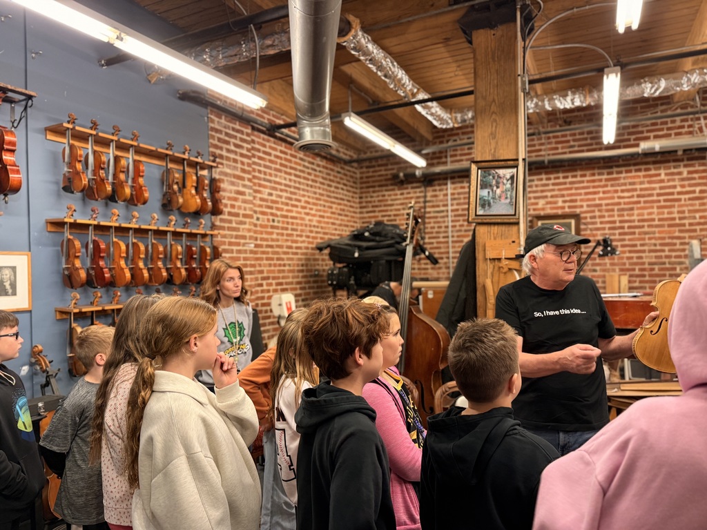 5th graders learning about hot shops on their field trip
