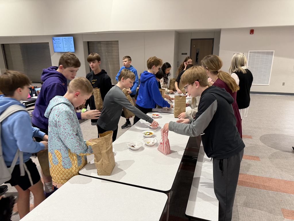 Students getting popcorn at a lunch table. 