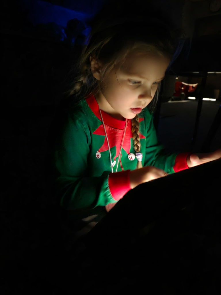 students reading with flashlight