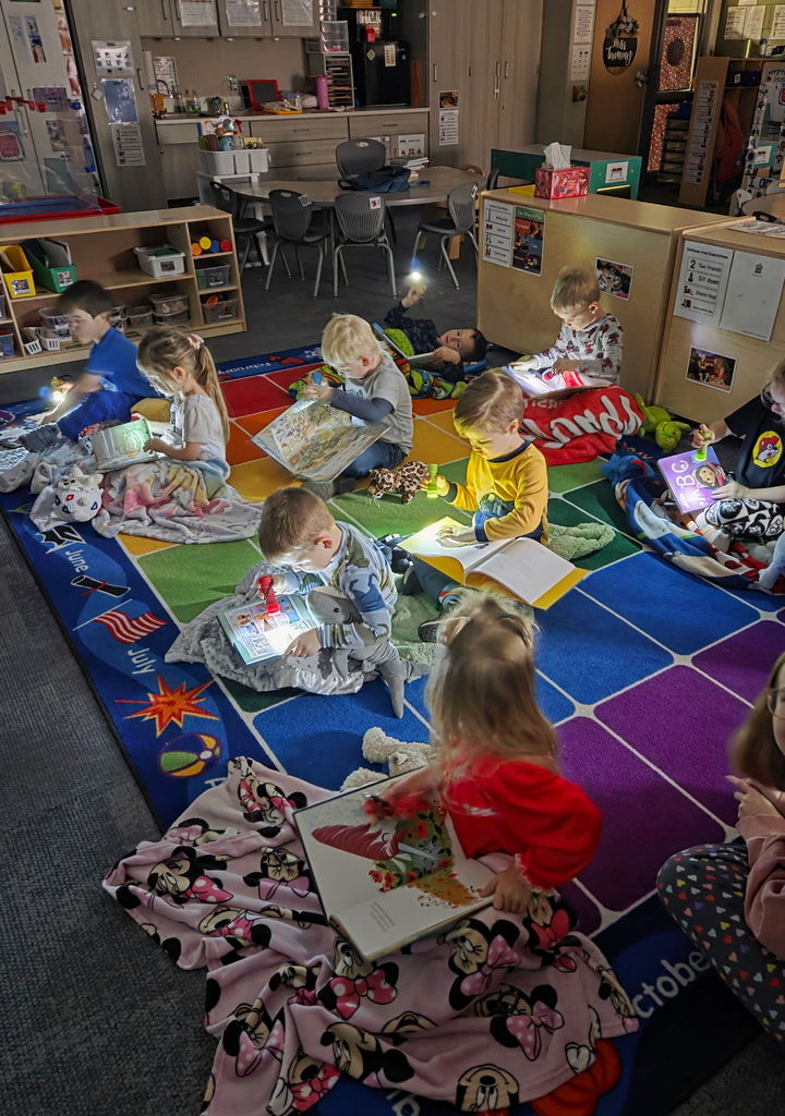 students reading with flashlight