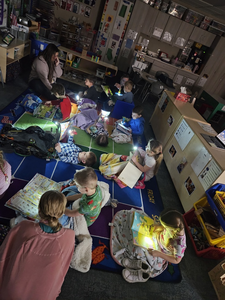 students reading with flashlight