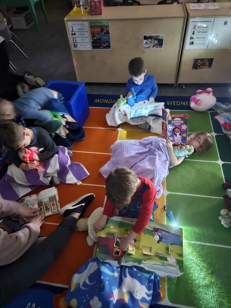 students reading with flashlight