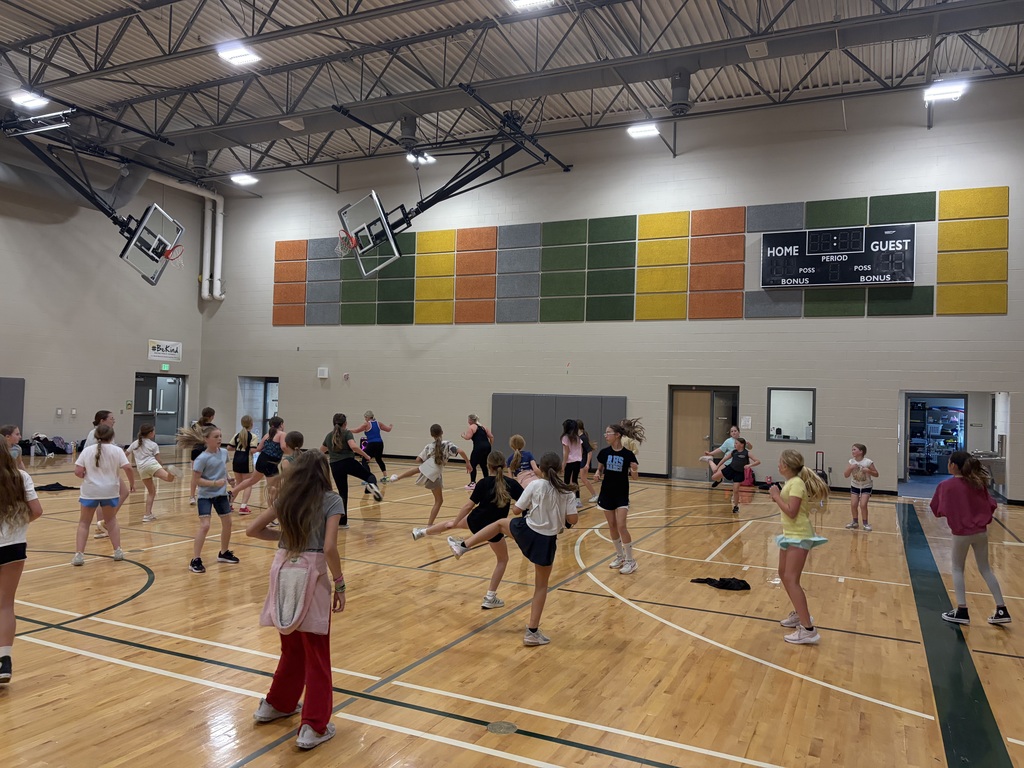 girls club kickboxing in the gym