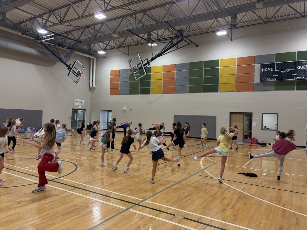 girls club kickboxing in the gym