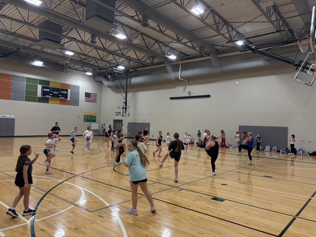 girls club kickboxing in the gym