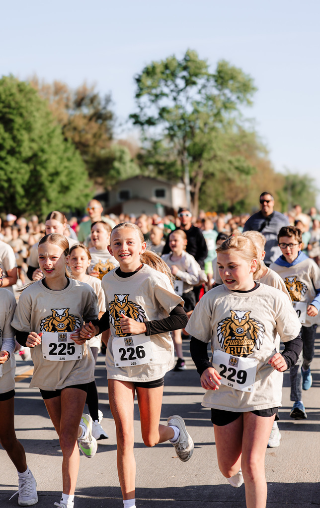 girls running at a fun run