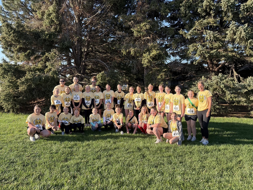girls run club posing for a photo