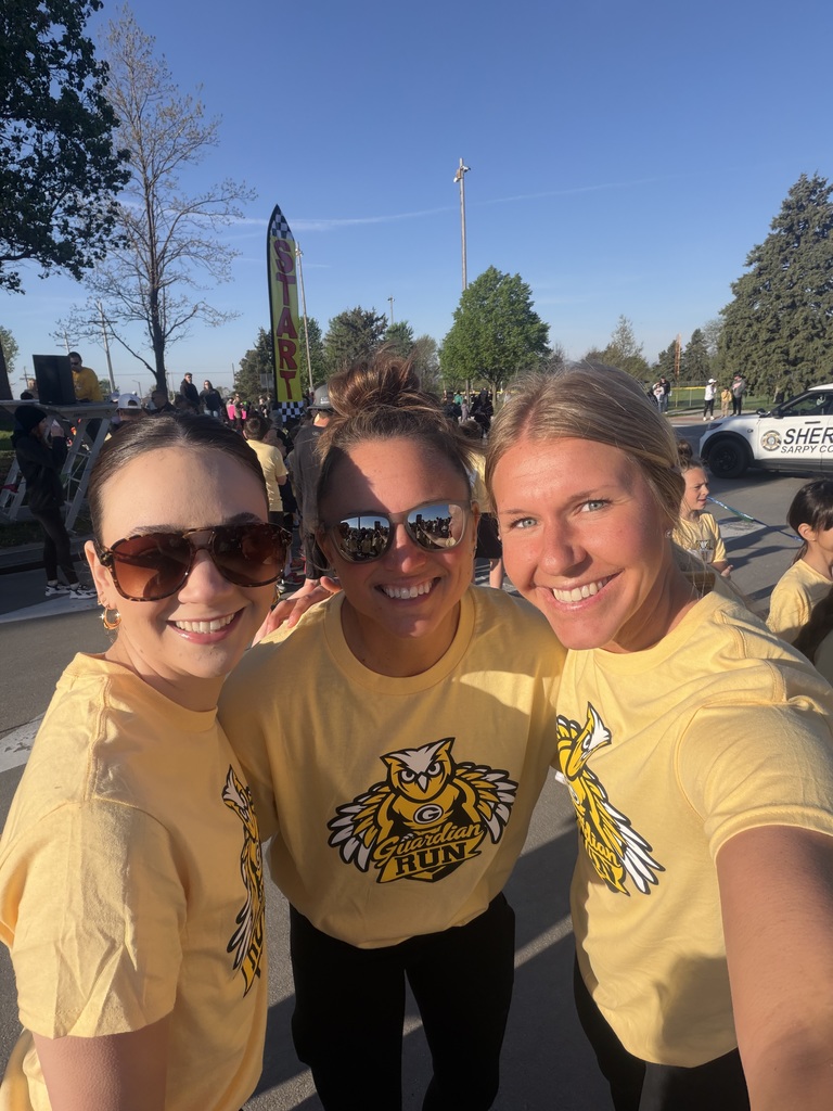 teachers posing for a fun run