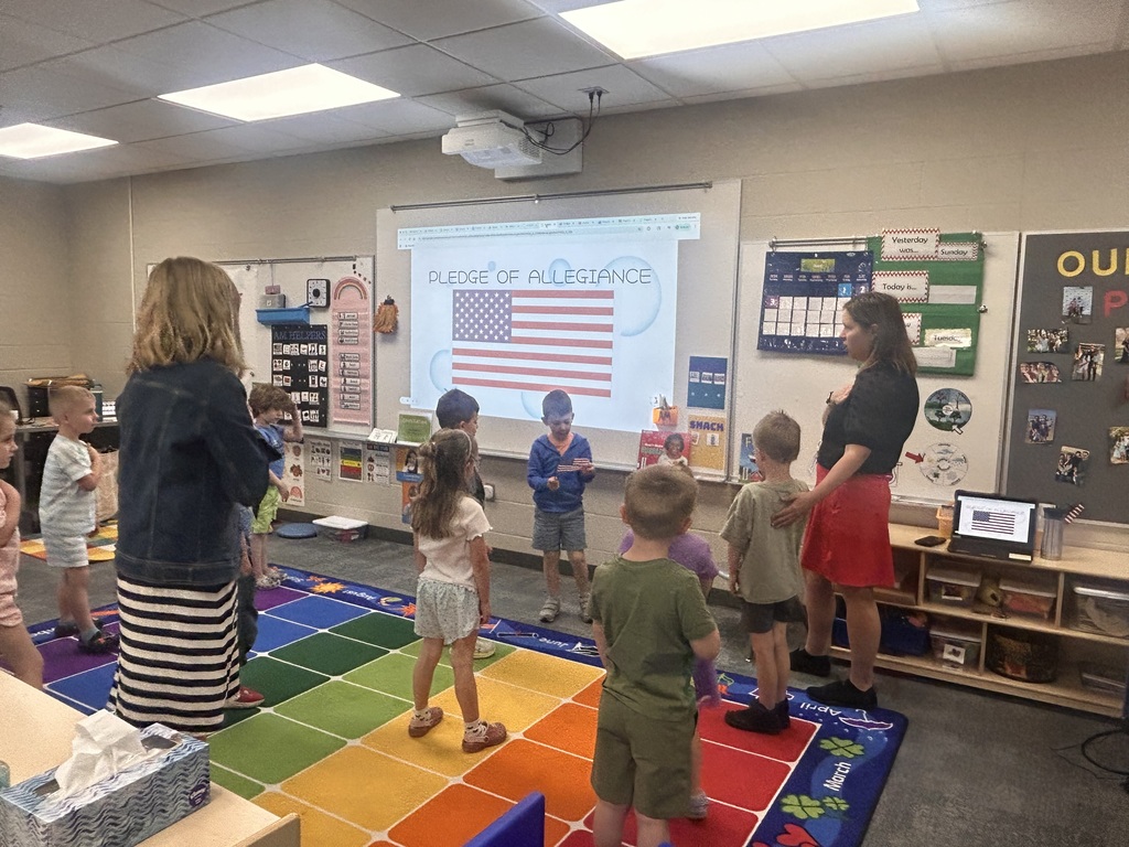 students saying the pledge of allegiance 