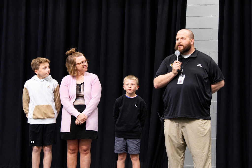 Mr. Runyon shares a message with Cedar Hollow as his family admires him. 