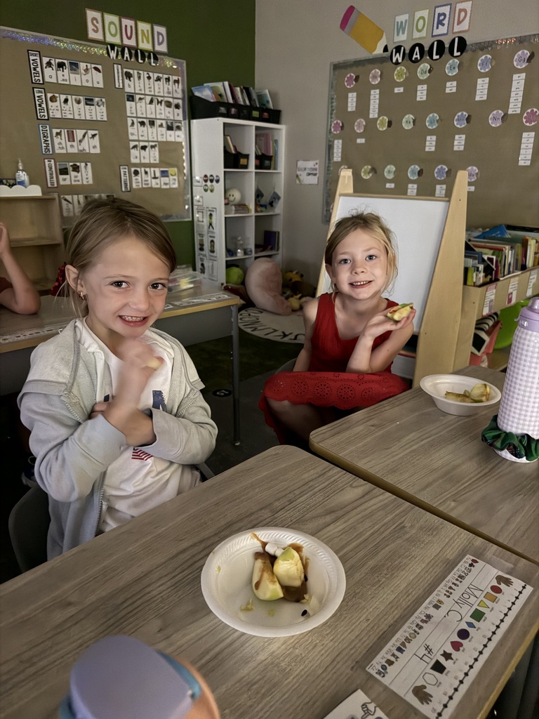 student apple tasting