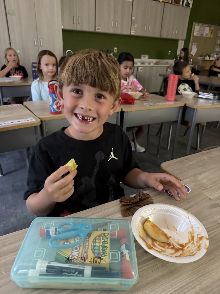 student apple tasting