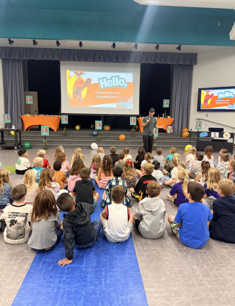 Justin Colón begins his presentation with first grade and kindergarten students!