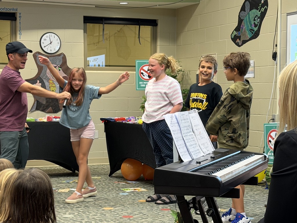 4th and 5th graders learning to act
