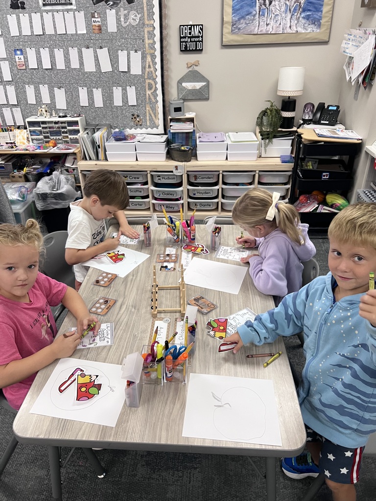 students work on an apple project in class