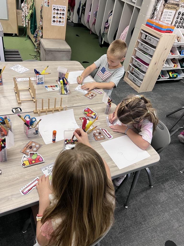 students work on an apple project in a classroom