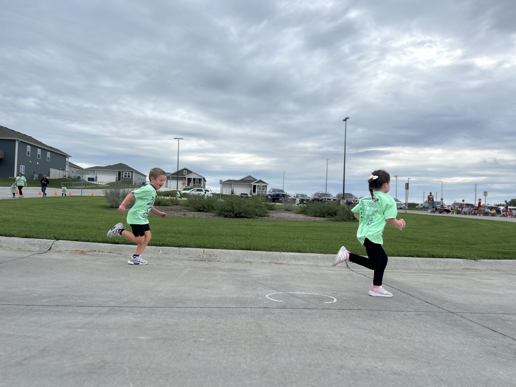 students run the track at the harvest run