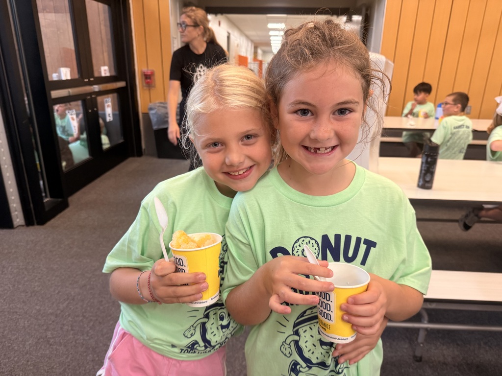 students enjoying kona ice together after their fun run