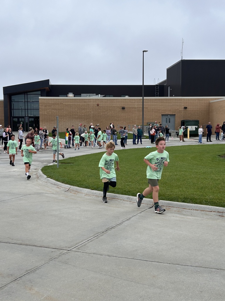 students are running in the bus loop outside for a fun run
