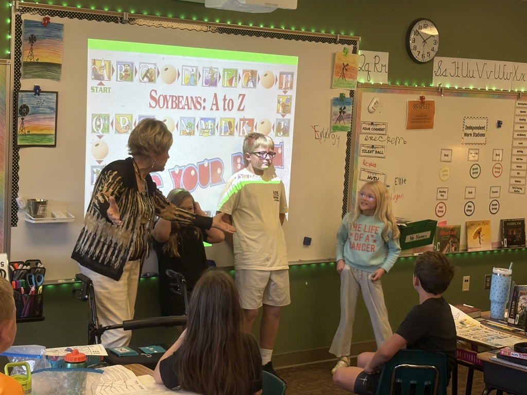 Presenter from Nebraska Soybean Board presenting to a 4th grade classroom