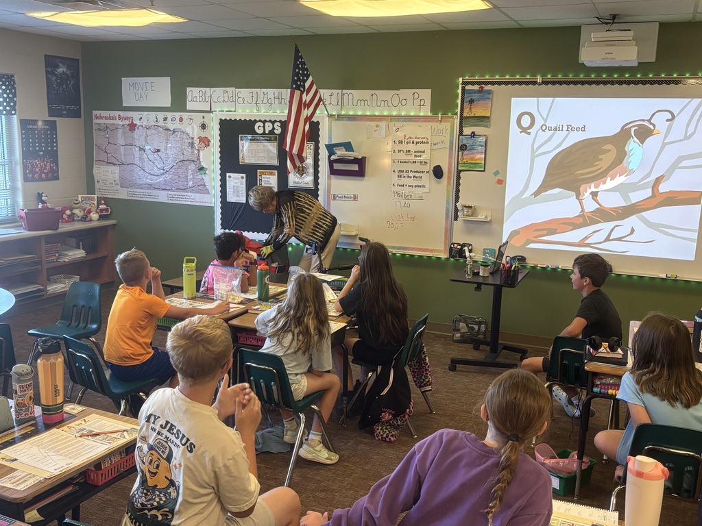 Presenter from Nebraska Soybean Board presenting to a 4th grade classroom