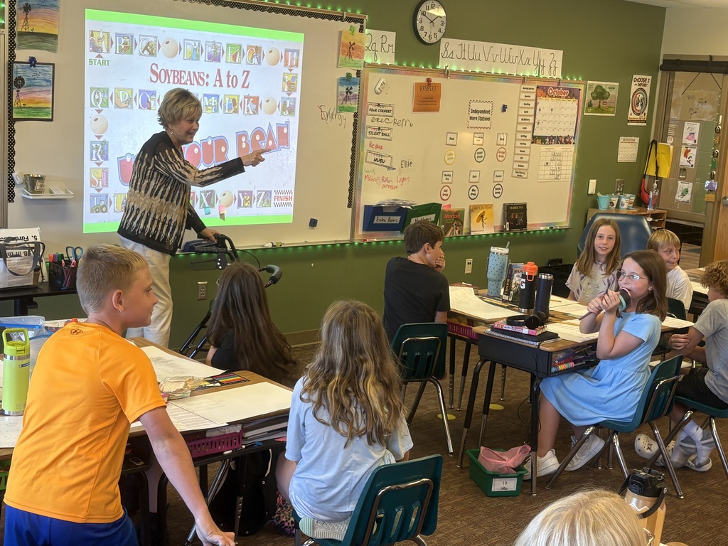 Presenter from Nebraska Soybean Board presenting to a 4th grade classroom