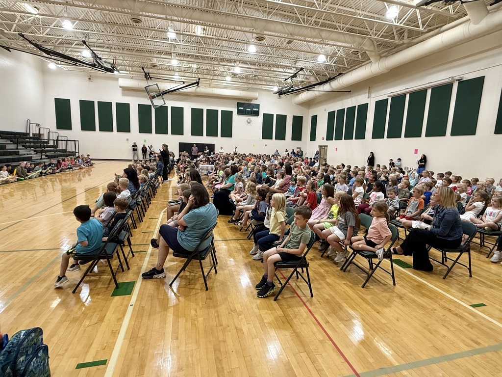 Thomas students seated listening to the music performance. 