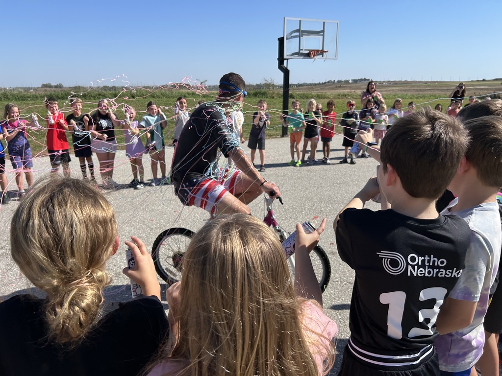 What child wouldn't love spraying their principal with dozens of streams of silly string?