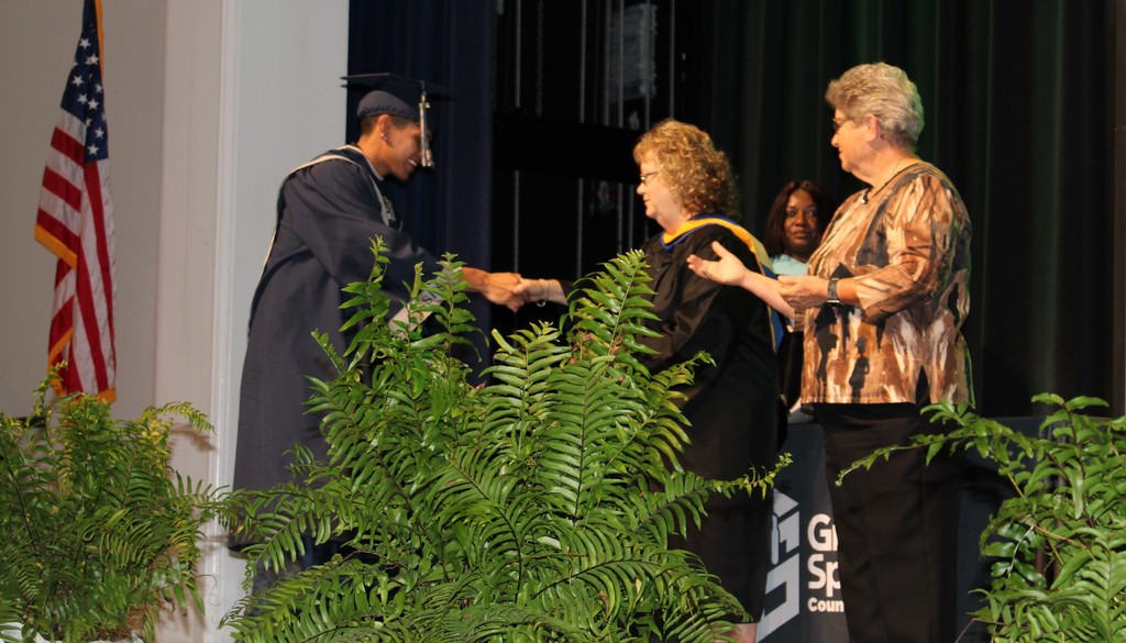 Grad posing