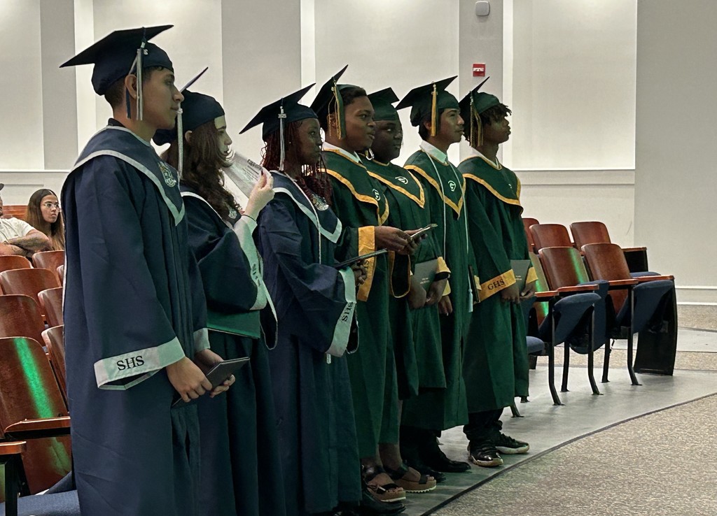 Grad posing