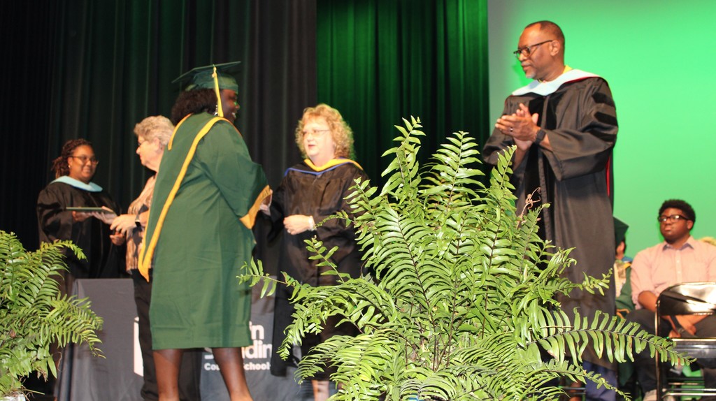 Grad posing