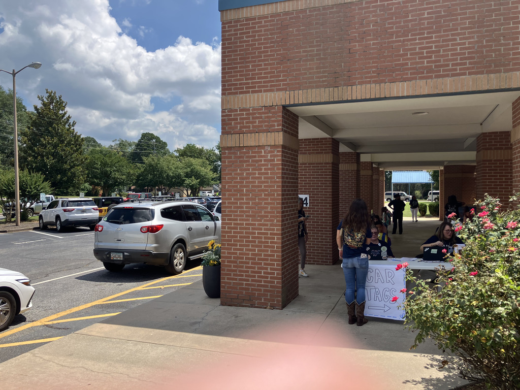 car rider line with car tag table