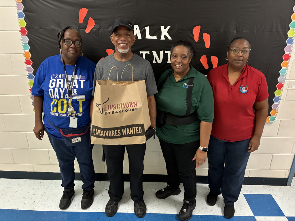 four people holding Longhorn bag
