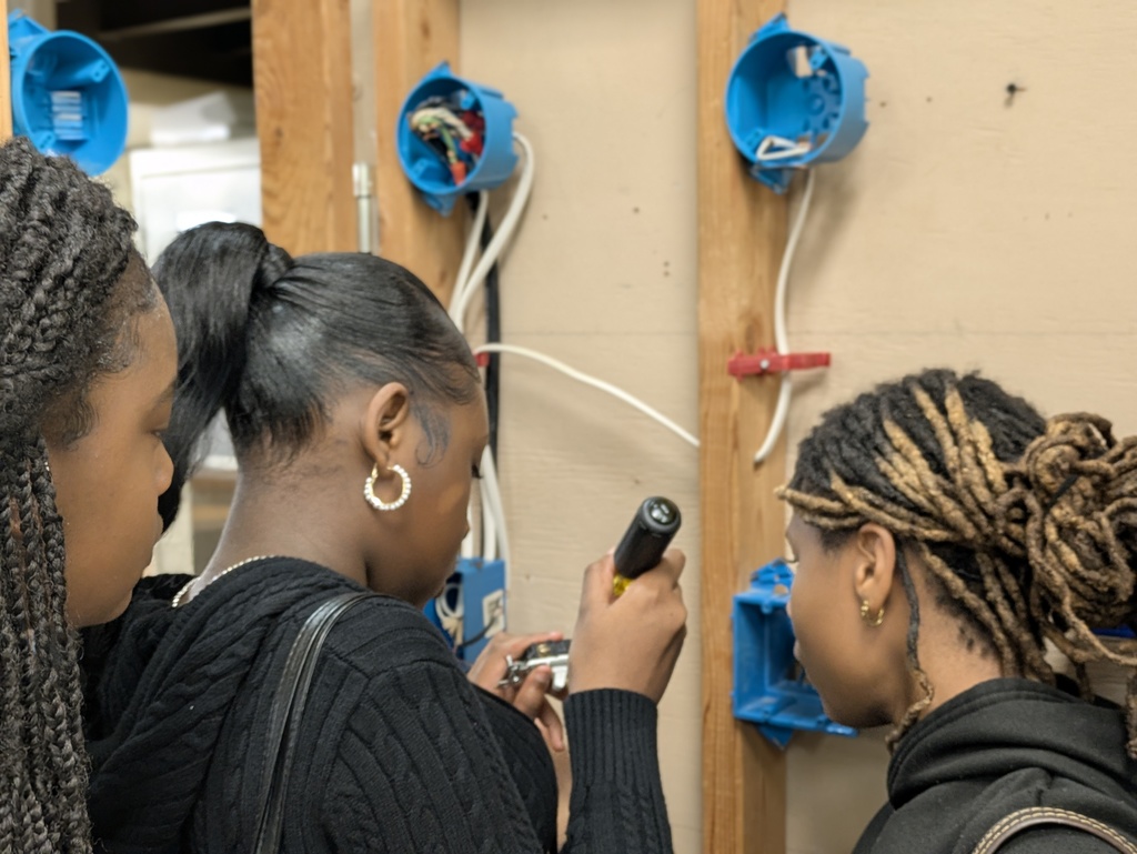 students doing electrical