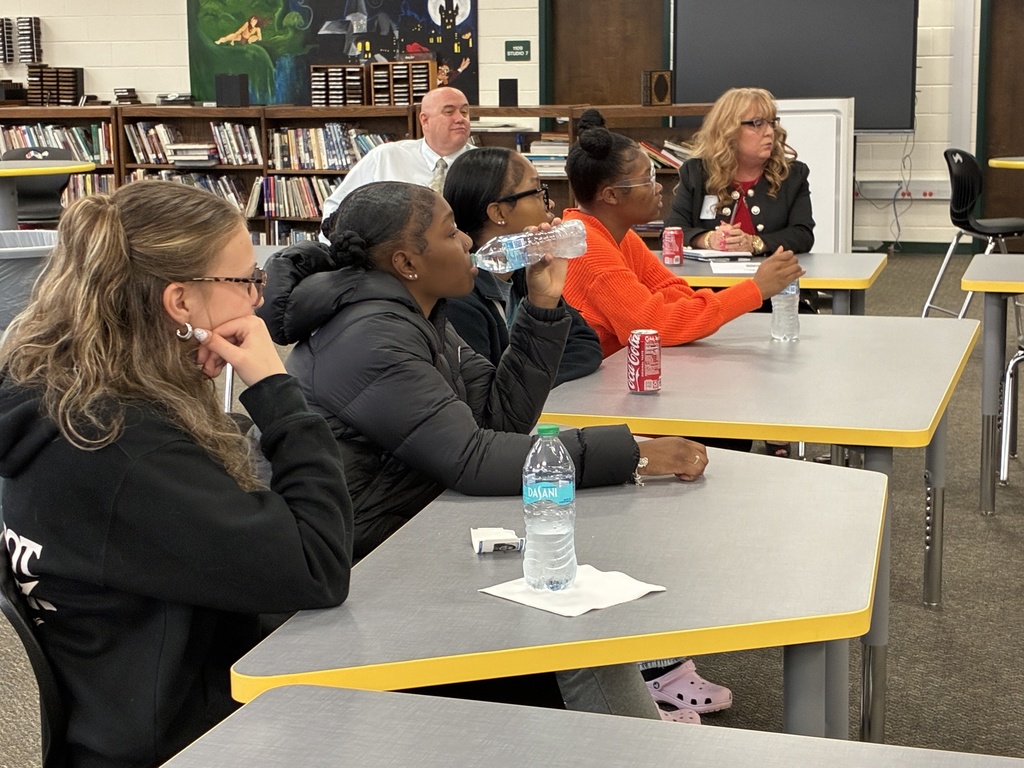 Students meet with superintendent of schools