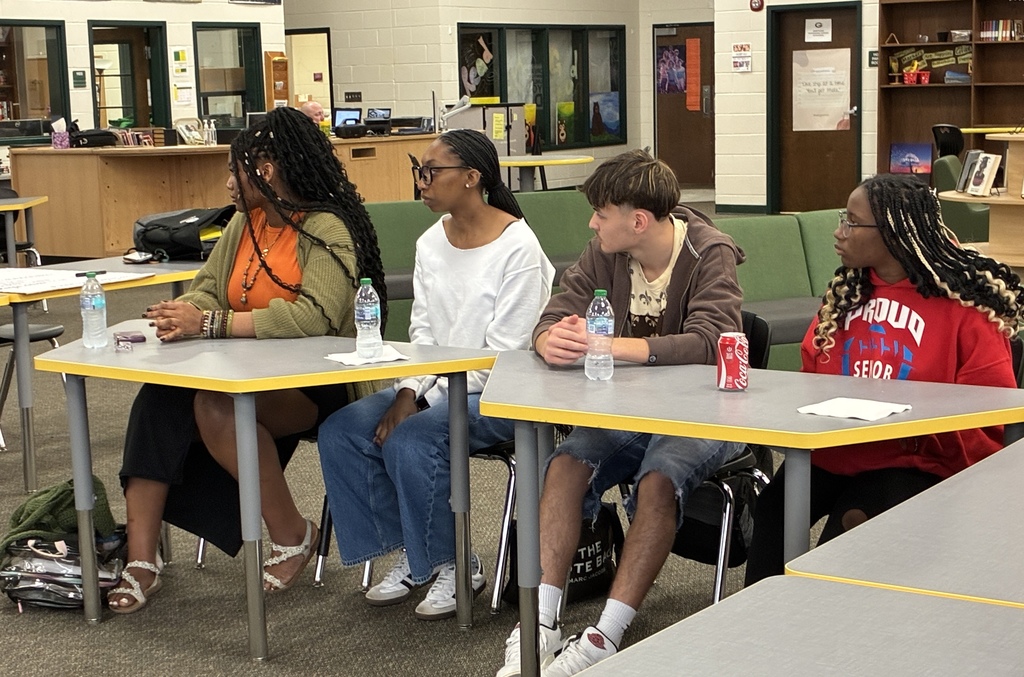 Students meet with superintendent of schools