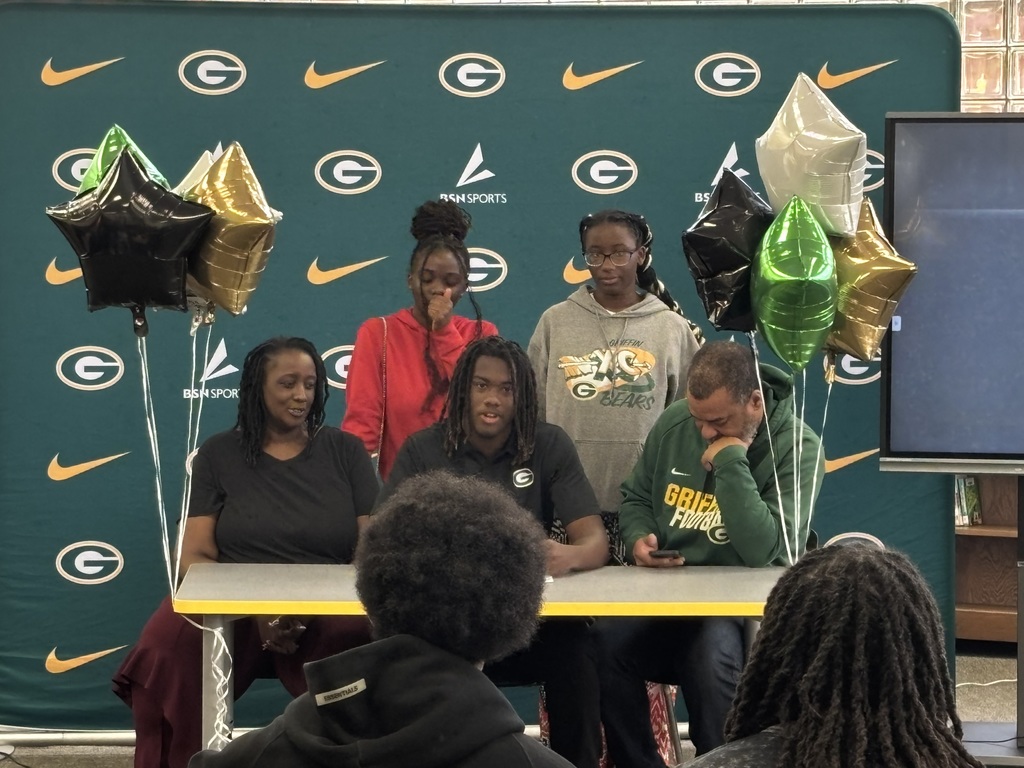 Rashad King surrounded by his family addresses his teammates