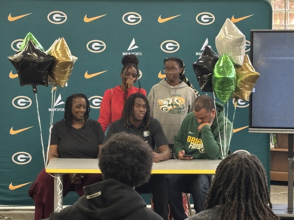 Rashad King surrounded by his family addresses his teammates
