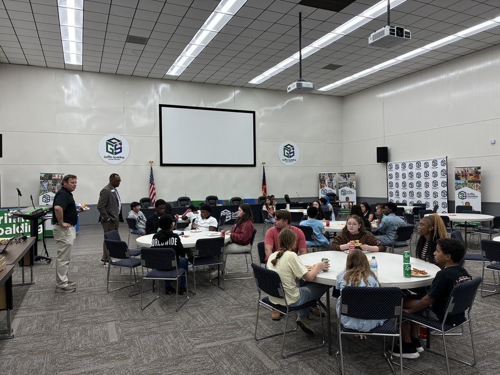 students with pizza