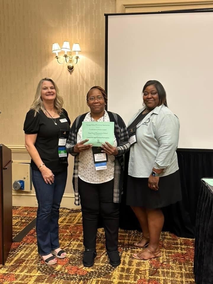 3 ladies posing with certificate