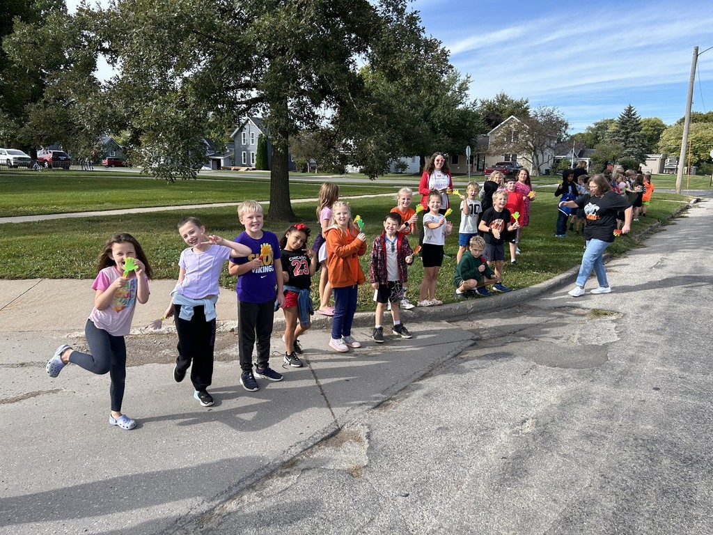 Davis students on the curb for parade