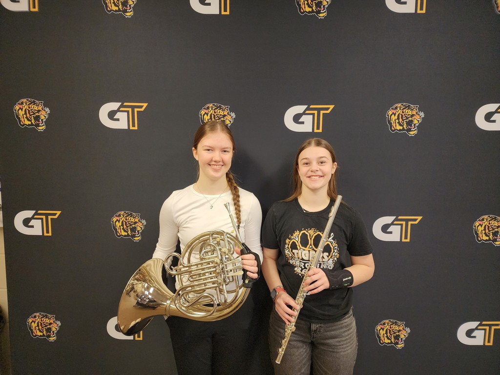 Carlee Johson and Novalea Warrington