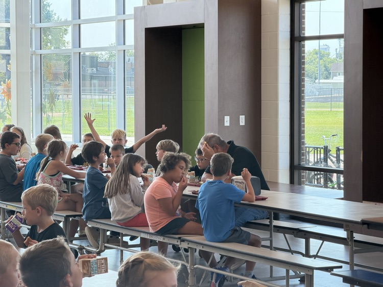 staff eating with students