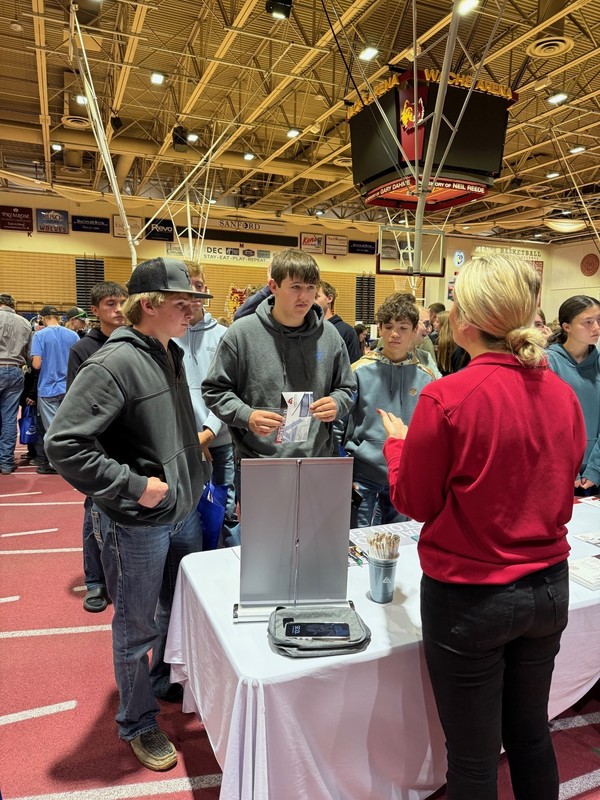 Students Meet with College Representative